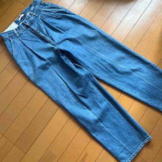 CLANE クラネ センタープレスハイウエストタックテーパード デニムパンツ