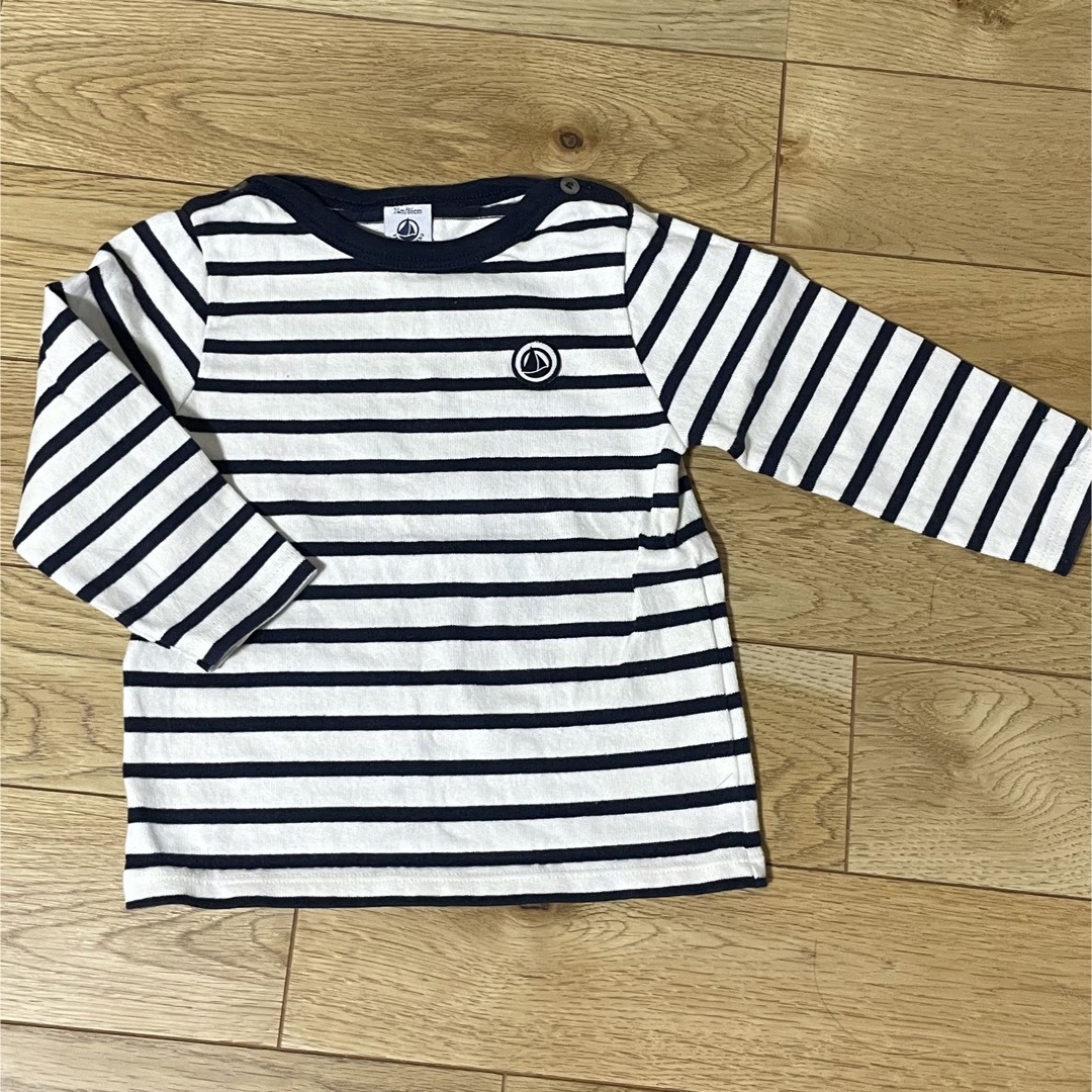 PETIT BATEAU(プチバトー)のPETIT BATEAU ボーダーカットソー キッズ/ベビー/マタニティのベビー服(~85cm)(シャツ/カットソー)の商品写真