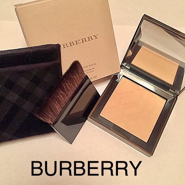 BURBERRY(バーバリー)の新品未使用 Burberry バーバーリービューティープレストパウダー コスメ/美容のベースメイク/化粧品(フェイスパウダー)の商品写真