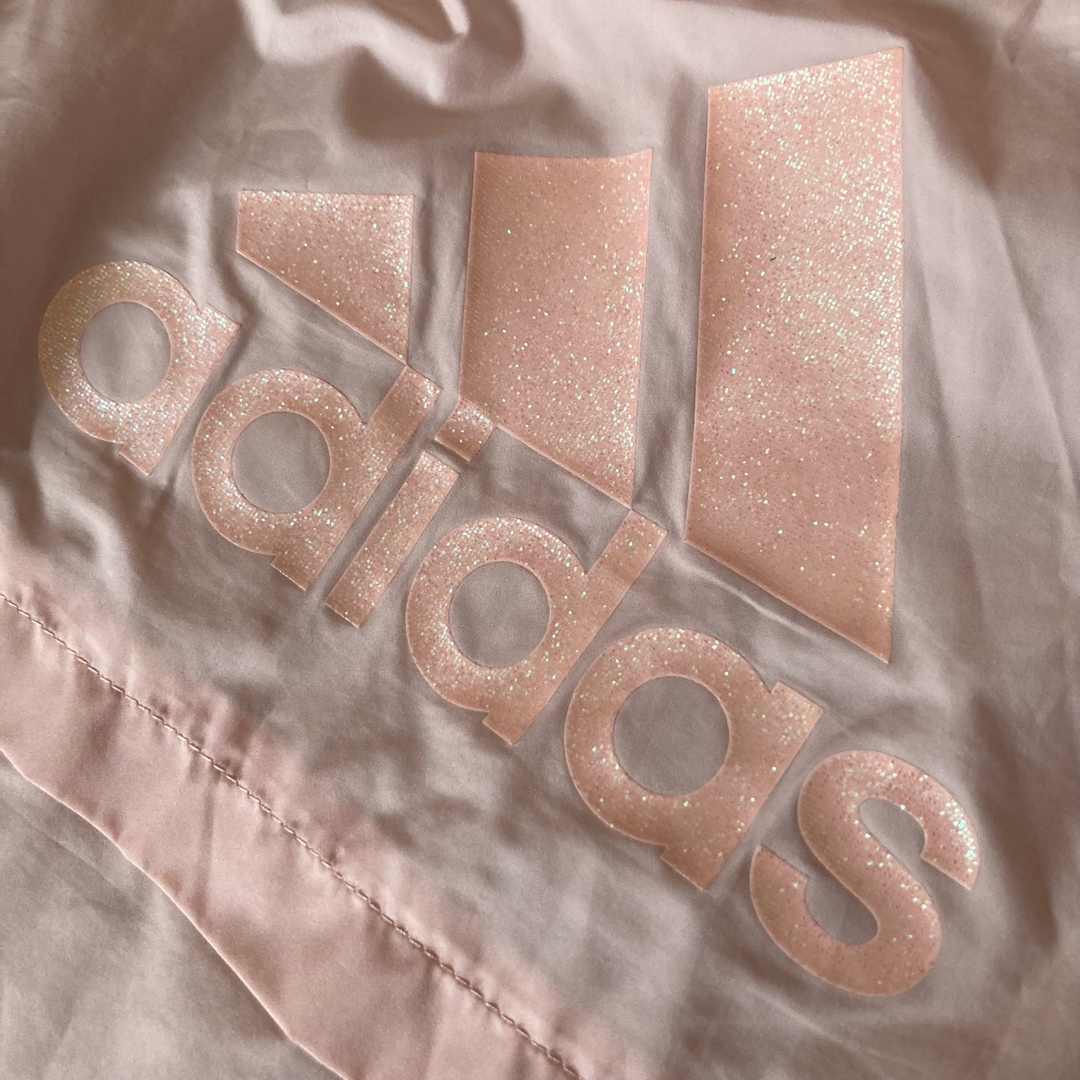 adidas(アディダス)のadidasアディダス✾ キラキラロゴ フード付 ナイロンパーカー140 キッズ/ベビー/マタニティのキッズ服女の子用(90cm~)(ジャケット/上着)の商品写真