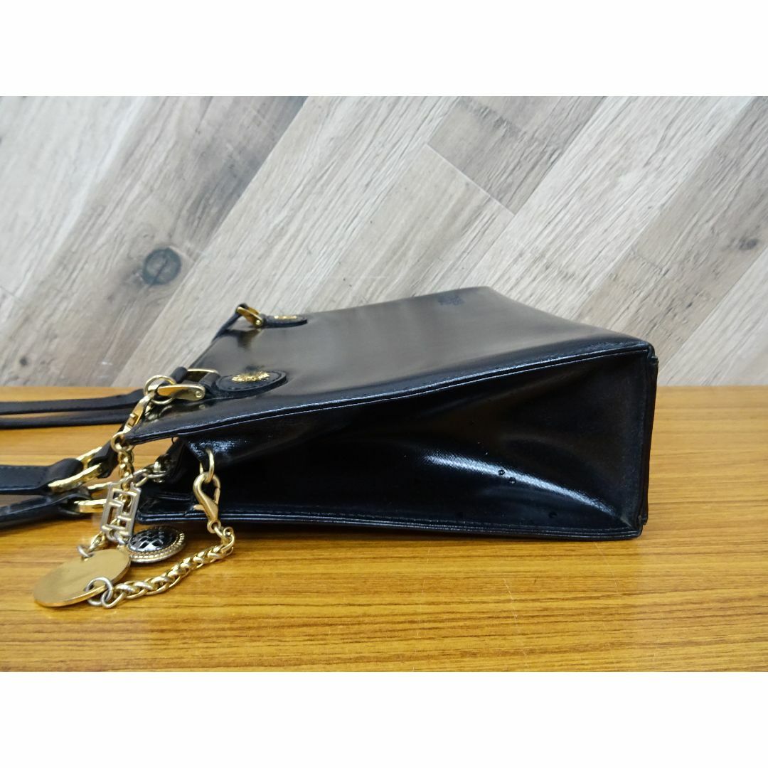 Gianni Versace(ジャンニヴェルサーチ)のK水006/ ヴェルサーチ レザー ブラック ハンドバッグ レディースのバッグ(ハンドバッグ)の商品写真