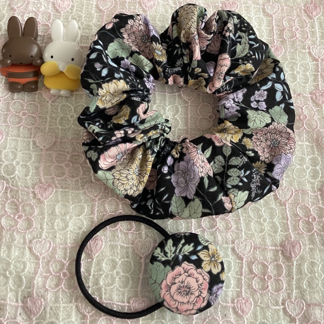 ハンドメイド♡ブラックフラワー柄ヘアゴムセットの通販 by ムーミン谷