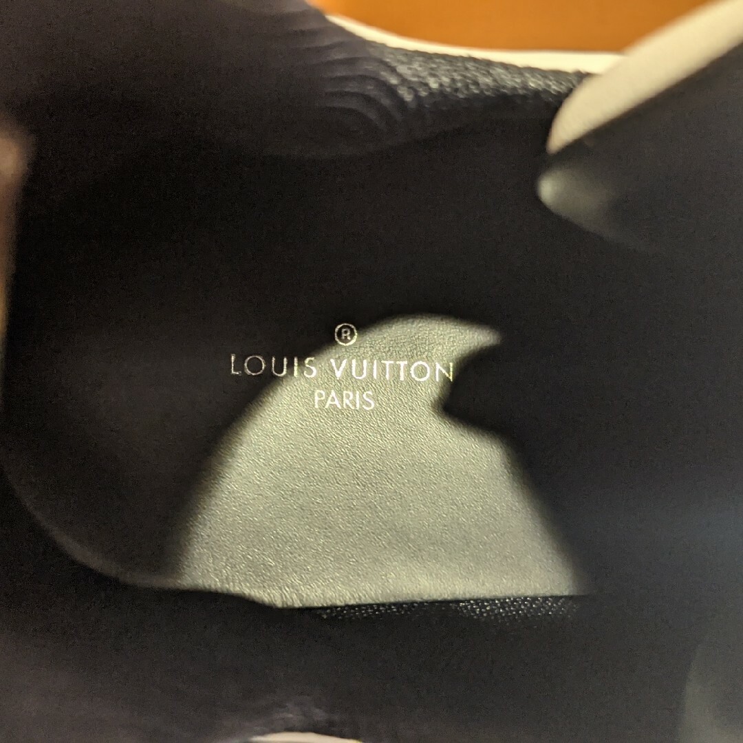 LOUIS VUITTON(ルイヴィトン)のLOUISVUITTON アークライト 【限定カラー】 レディースの靴/シューズ(スニーカー)の商品写真