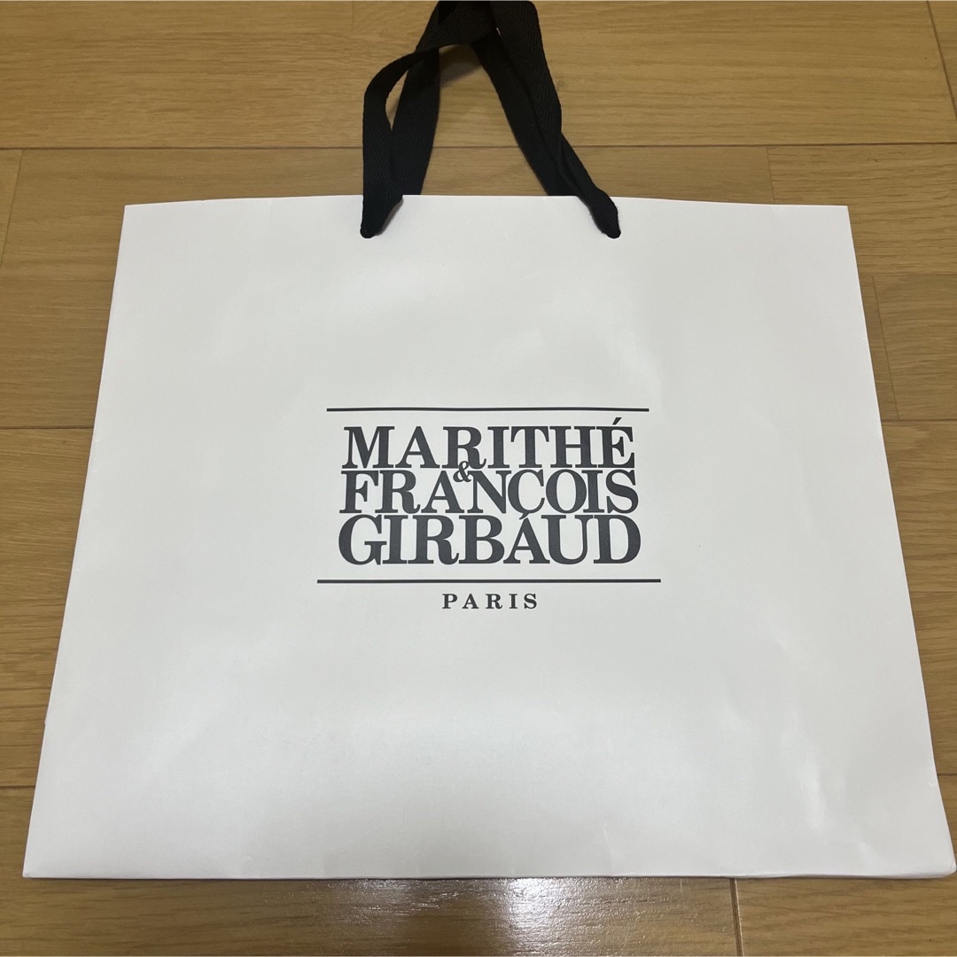 MARITHE + FRANCOIS GIRBAUD(マリテフランソワジルボー)のマリテフランソワジルボー 紙袋 レディースのバッグ(ショップ袋)の商品写真