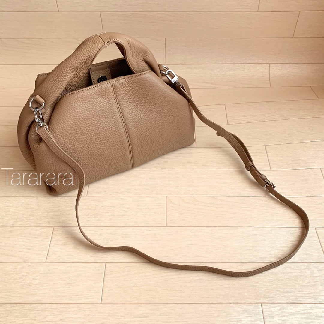 ●leather トート&ショルダー2wayバッグ beige●本革 レディースのバッグ(トートバッグ)の商品写真