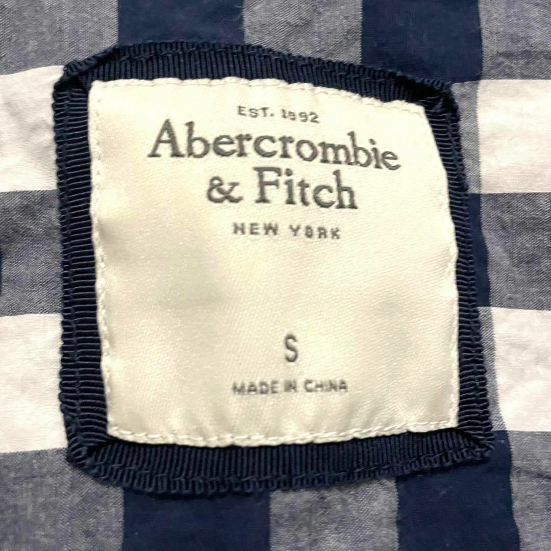 Abercrombie&Fitch(アバクロンビーアンドフィッチ)のK644 アバクロンビーアンドフィッチ シャツ 長袖 黒×白 チェック S レディースのトップス(シャツ/ブラウス(長袖/七分))の商品写真