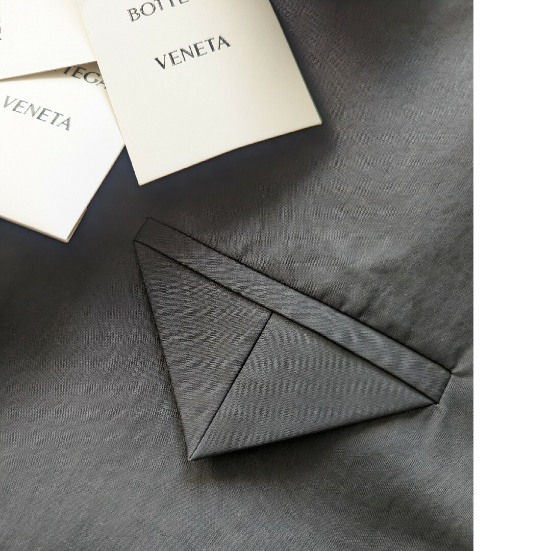 Bottega Veneta(ボッテガヴェネタ)の至極　ボッテガ・ヴェネタ　最新鋭　ウォーターレペレント　撥水加工ナイロン　コート メンズのジャケット/アウター(ステンカラーコート)の商品写真