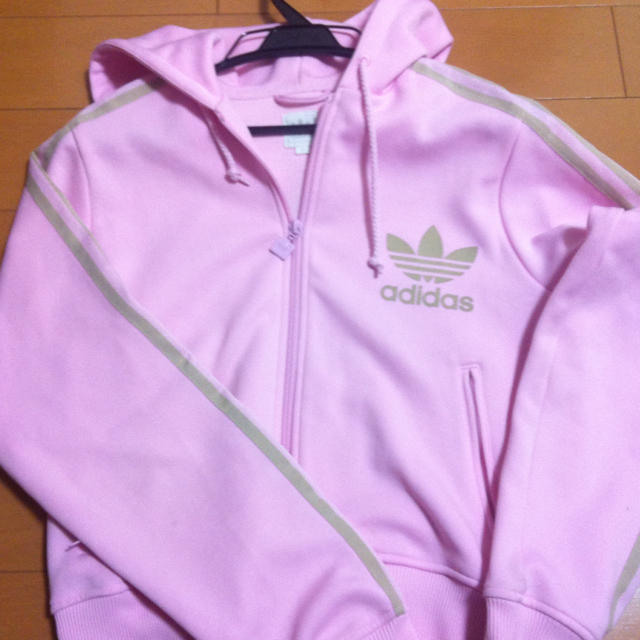 adidas(アディダス)のadidasパーカー レディースのトップス(パーカー)の商品写真