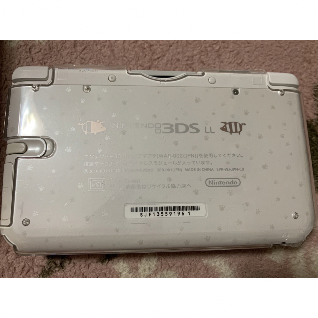 ニンテンドー3DS(ニンテンドー3DS)のニンテンドー3DS LL アイルーホワイト　中古 エンタメ/ホビーのゲームソフト/ゲーム機本体(携帯用ゲーム機本体)の商品写真