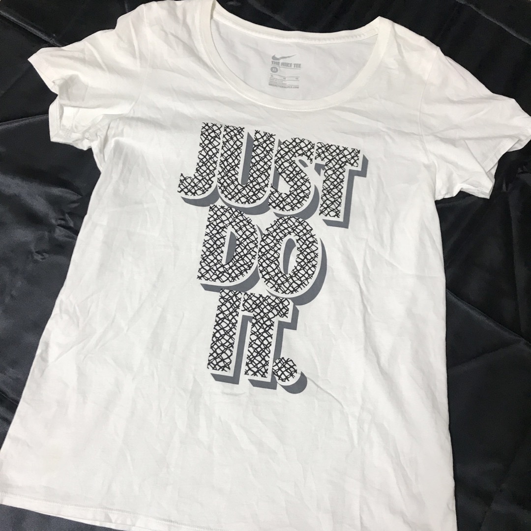 NIKE(ナイキ)のNIKE ナイキ　Tシャツ　レディースXO レディースのトップス(Tシャツ(半袖/袖なし))の商品写真