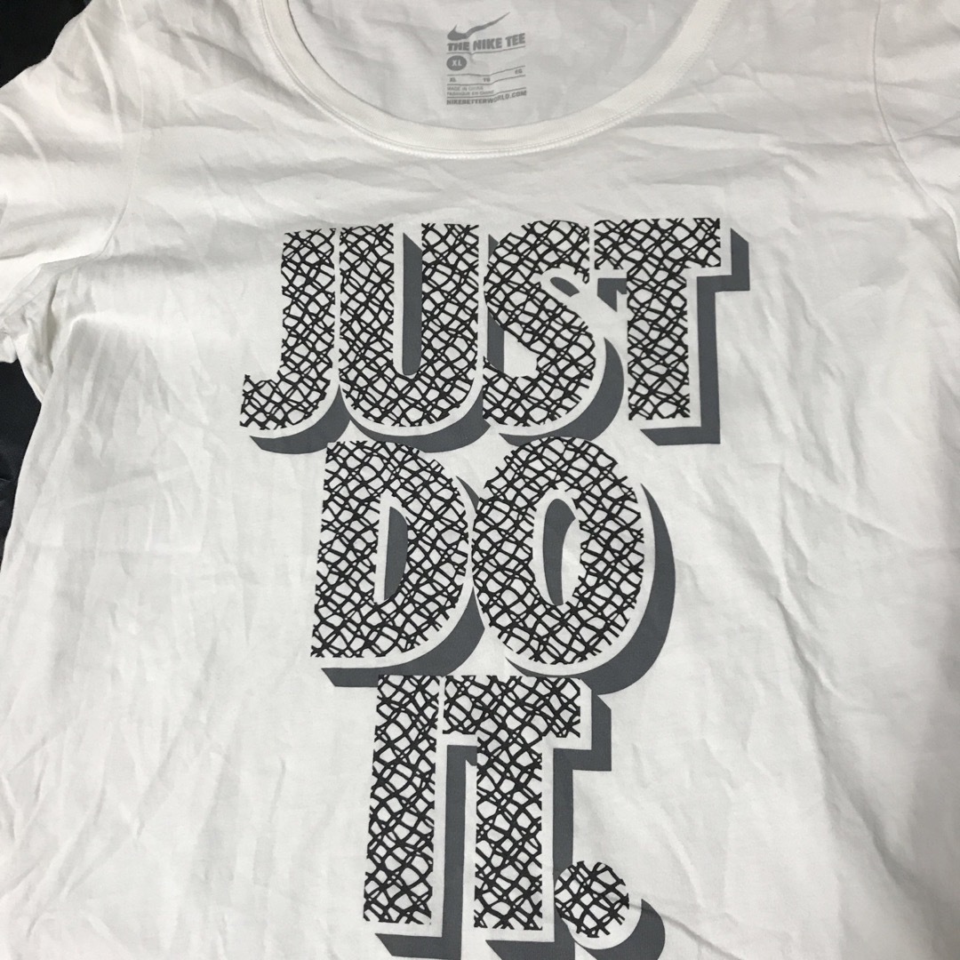 NIKE(ナイキ)のNIKE ナイキ　Tシャツ　レディースXO レディースのトップス(Tシャツ(半袖/袖なし))の商品写真