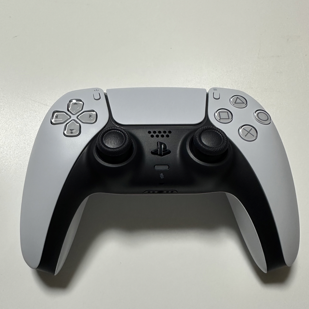 【新品】PS5 DualSense ワイヤレスコントローラー エンタメ/ホビーのゲームソフト/ゲーム機本体(その他)の商品写真