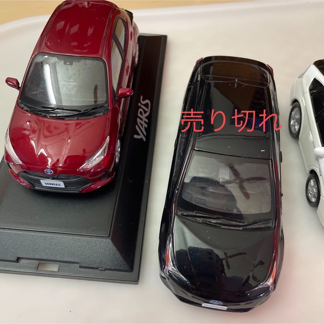 トヨタ(トヨタ)の1/30  トヨタヤリス　ミニカー　ワインレッド エンタメ/ホビーのおもちゃ/ぬいぐるみ(ミニカー)の商品写真