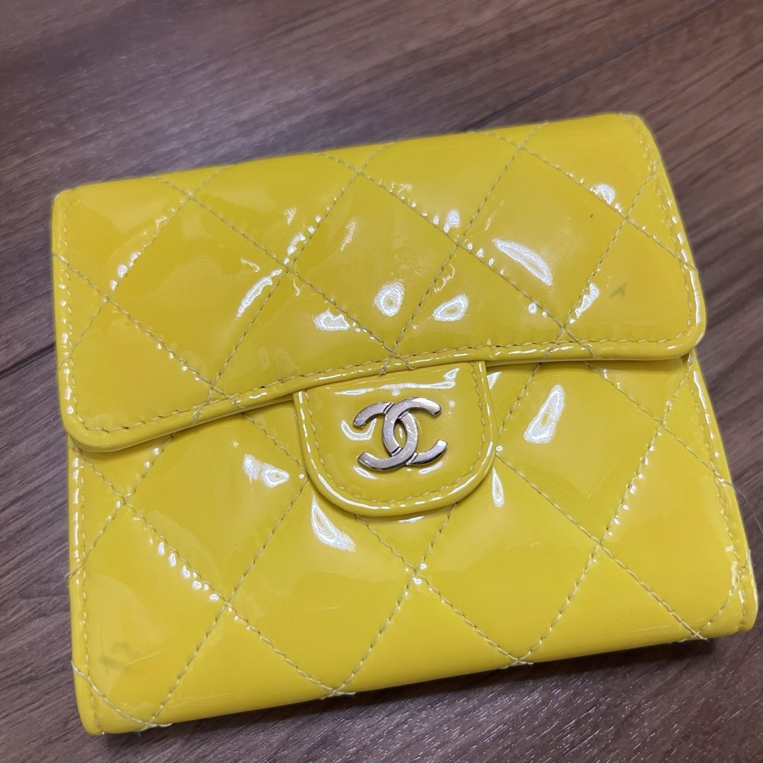 CHANEL  エナメルウォレット　イエロー