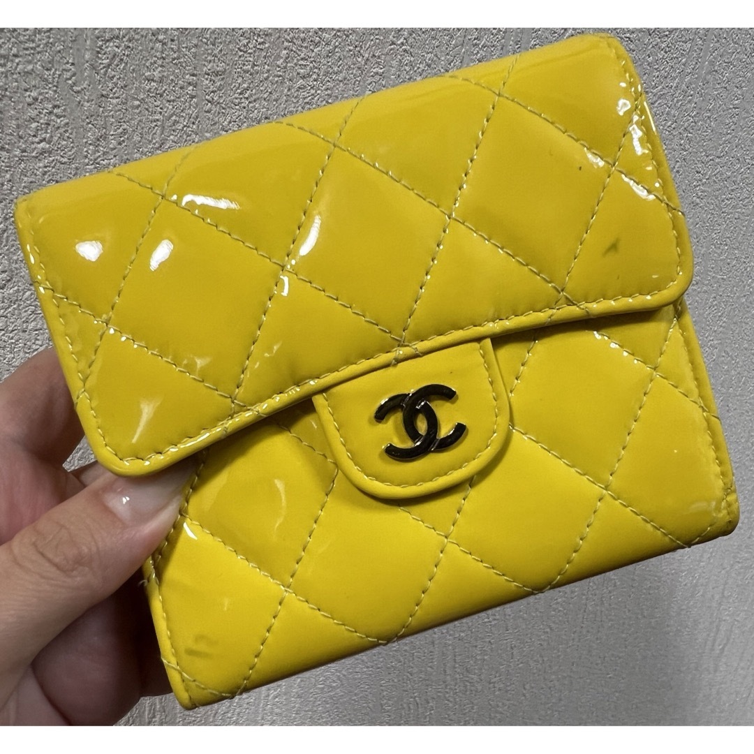 CHANEL(シャネル)の【CHANEL】 エナメルウォレット　イエロー レディースのファッション小物(財布)の商品写真