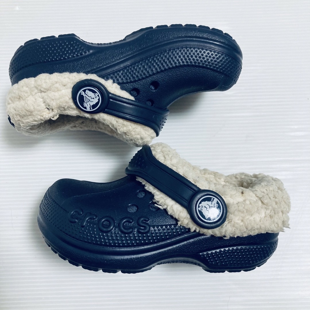 crocs(クロックス)の【値下げしました！冬用・クロックス】ボアサンダル　　キッズ　14㎝ キッズ/ベビー/マタニティのベビー靴/シューズ(~14cm)(サンダル)の商品写真