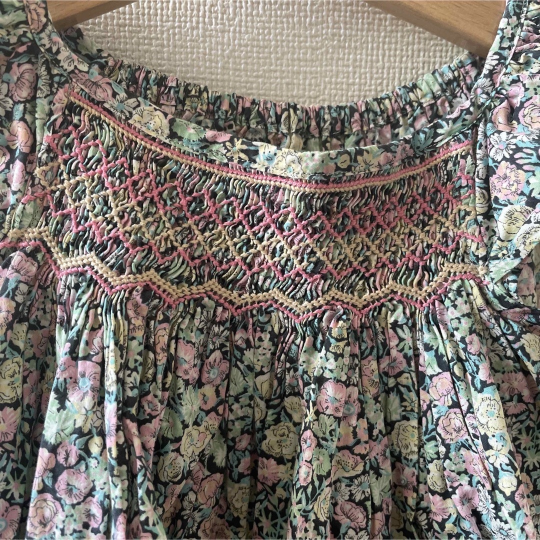 LIBERTY.(リバティ)のリバティ　スモッキング　ハンドメイド キッズ/ベビー/マタニティのキッズ服女の子用(90cm~)(ブラウス)の商品写真