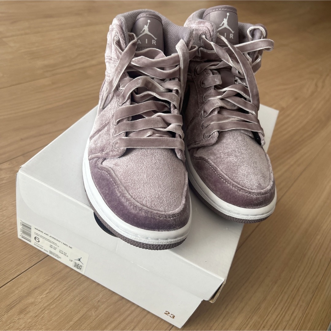 NIKE  WMNS AIR JORDAN1 MID SE 23cm