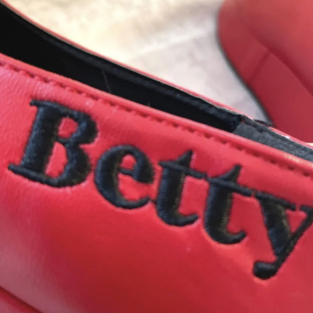 【美品】betty original ローズレッドフォーマルシューズ　19㎝ キッズ/ベビー/マタニティのキッズ靴/シューズ(15cm~)(フォーマルシューズ)の商品写真