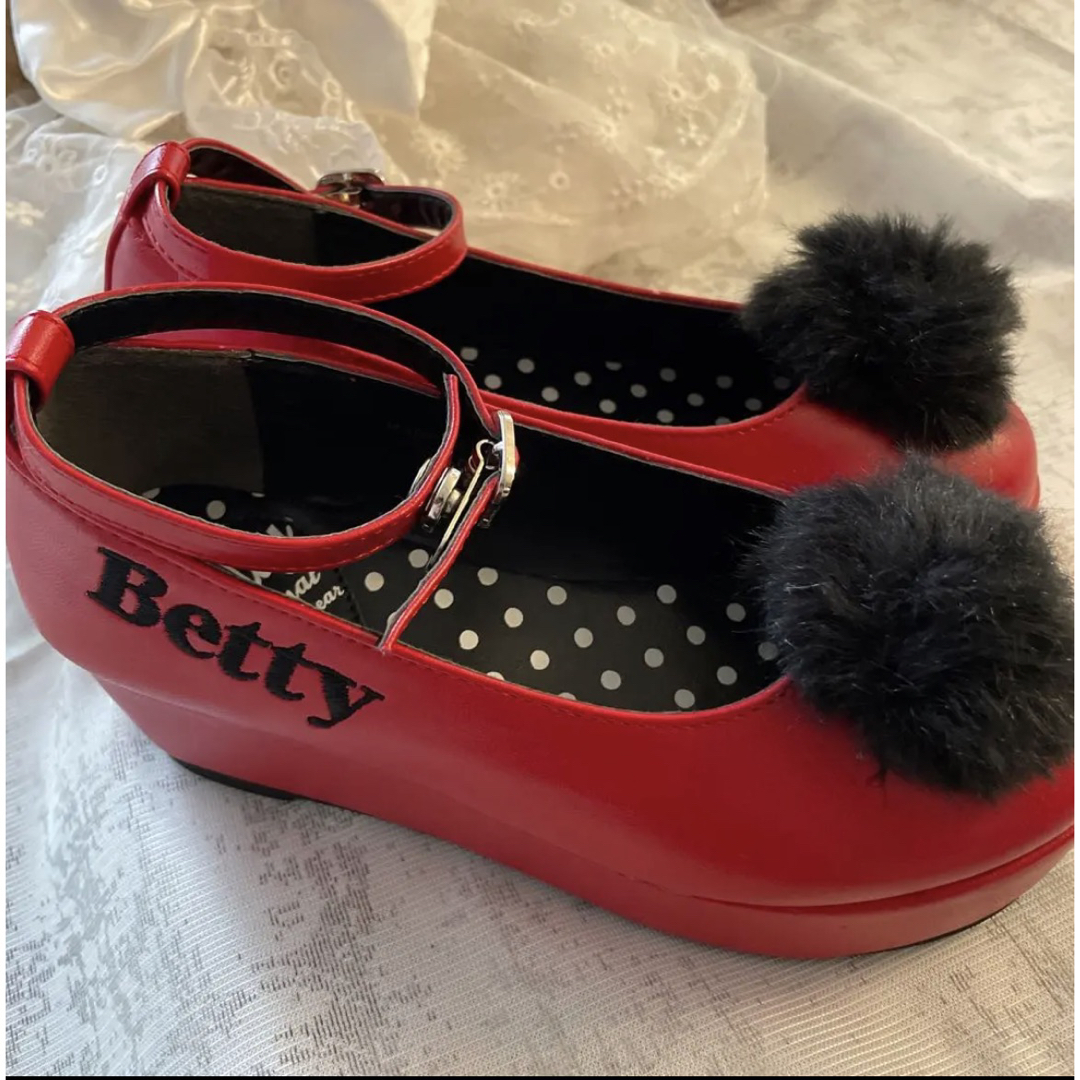 【美品】betty original ローズレッドフォーマルシューズ　19㎝ キッズ/ベビー/マタニティのキッズ靴/シューズ(15cm~)(フォーマルシューズ)の商品写真