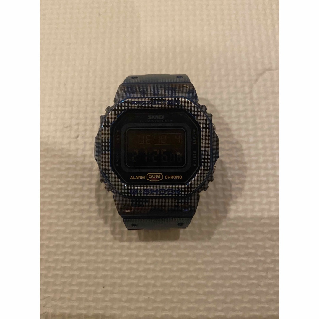 G-SHOCK(ジーショック)の未使用　SKMEI 1628　5600系 GMW-B5000ルック迷彩　チタン製 メンズの時計(腕時計(デジタル))の商品写真