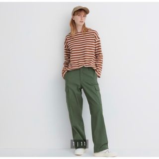 ユニクロ(UNIQLO)のユニクロ　ワイドストレートカーゴパンツ（丈標準70～72cm）S(ワークパンツ/カーゴパンツ)