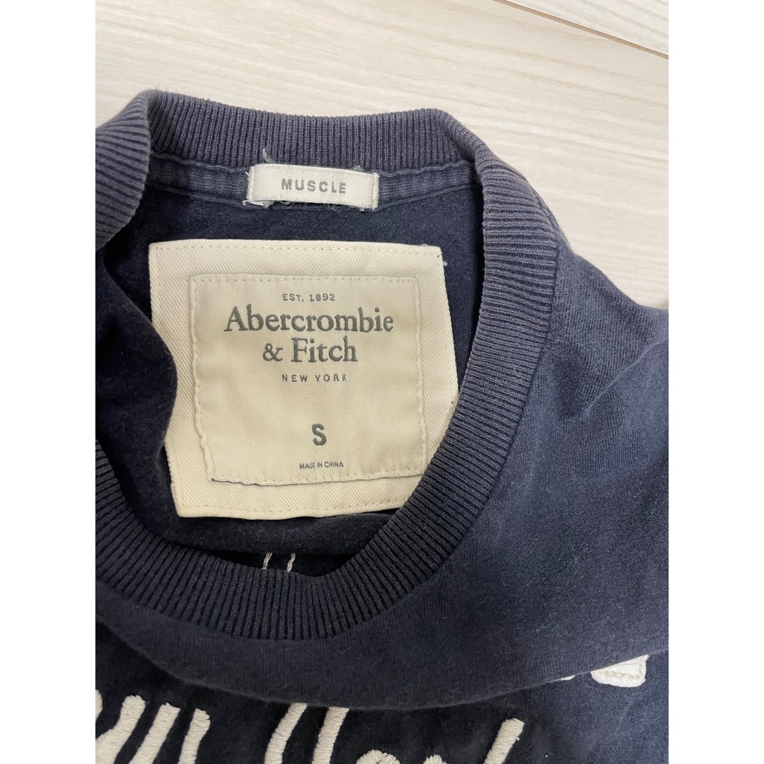 Abercrombie&Fitch(アバクロンビーアンドフィッチ)のアバクロ　ティシャツ メンズのトップス(Tシャツ/カットソー(半袖/袖なし))の商品写真