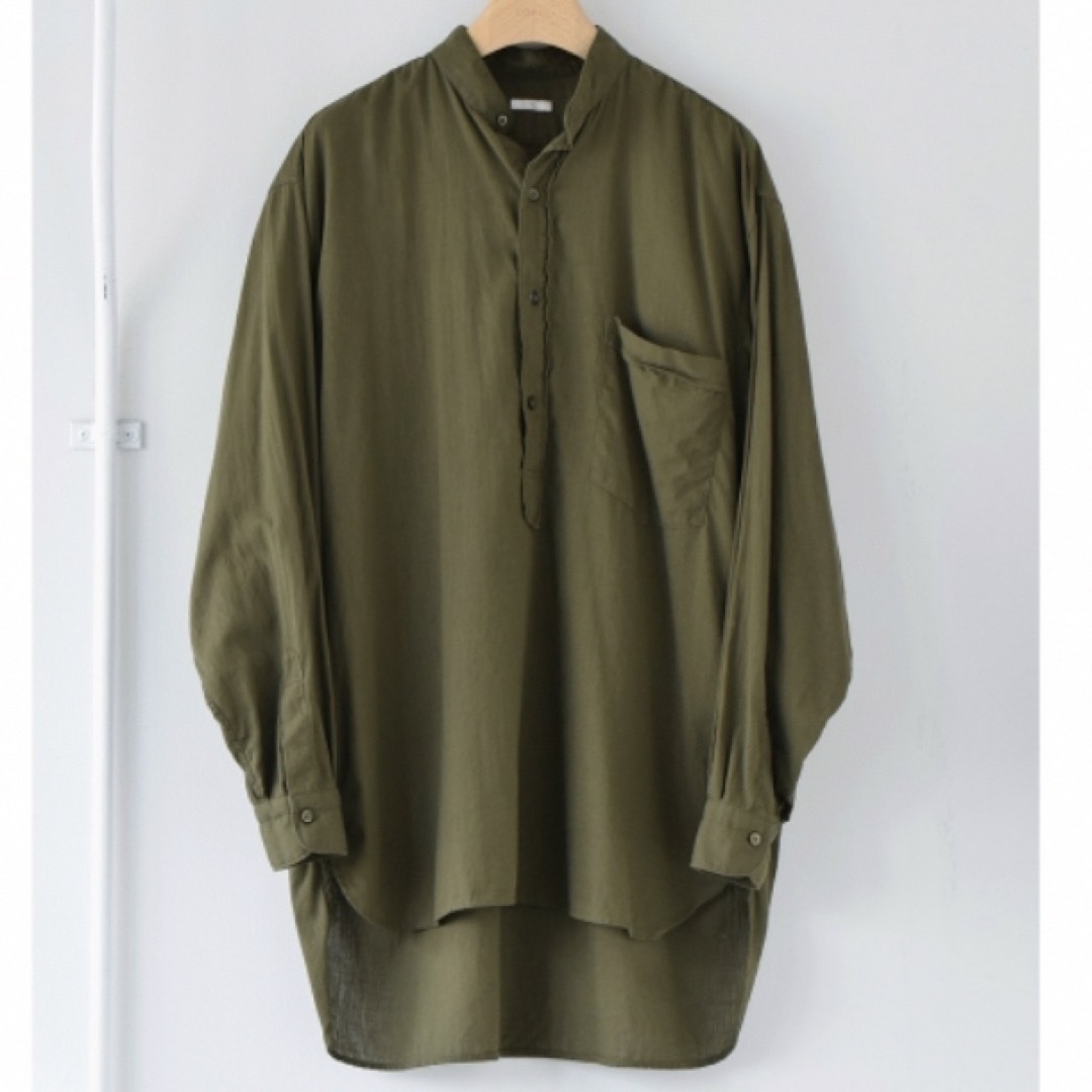 comoli ベタシャンプルオーバーシャツ olive