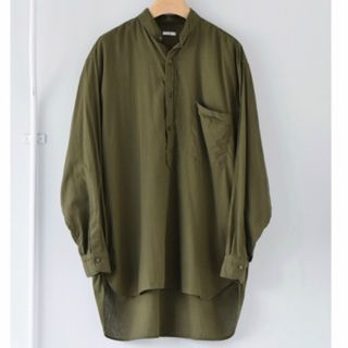 コモリ(COMOLI)のcomoli ベタシャンプルオーバーシャツ olive(シャツ)