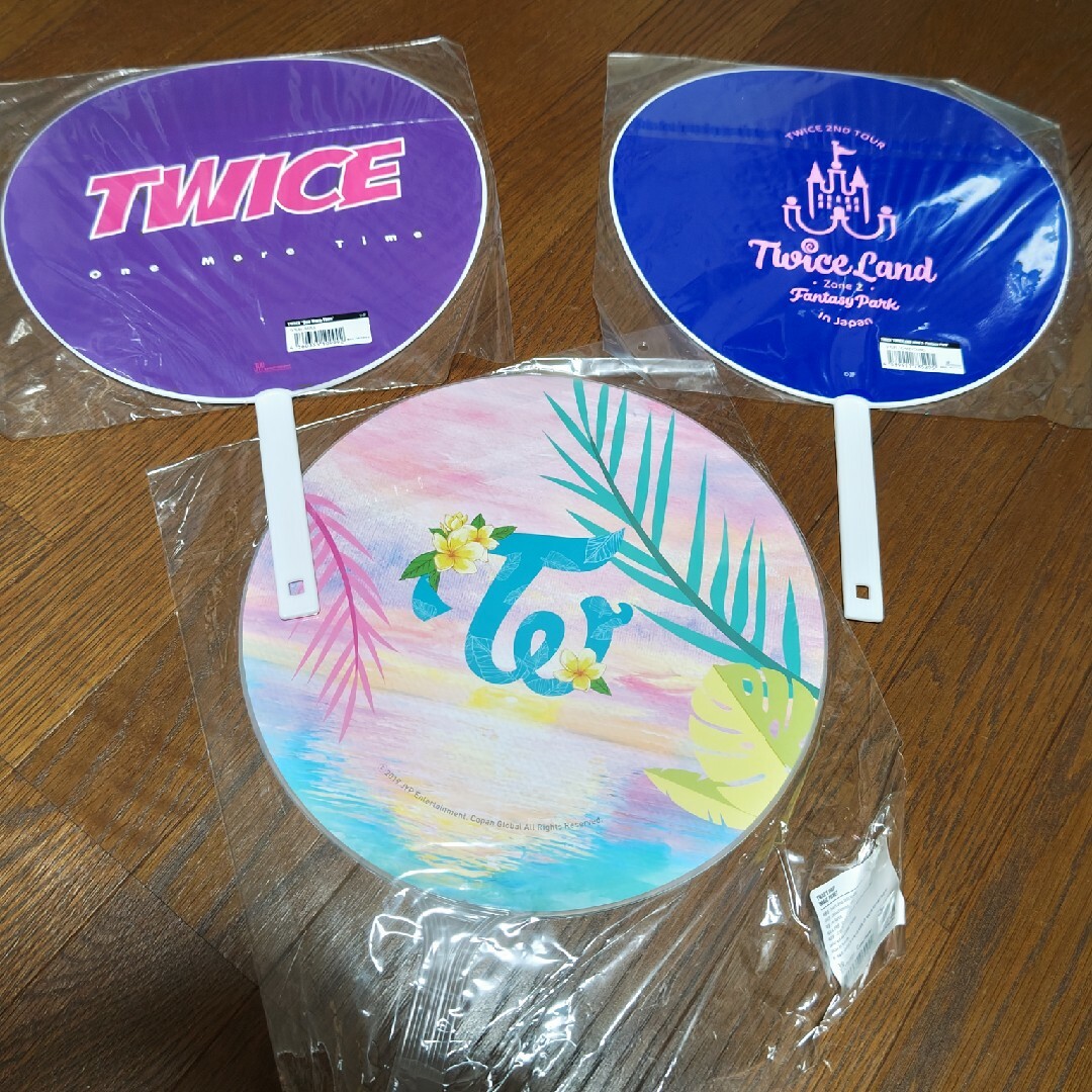 TWICE(トゥワイス)のTWICE　ツウィ　ミナ　チェヨン　うちわ エンタメ/ホビーのCD(K-POP/アジア)の商品写真