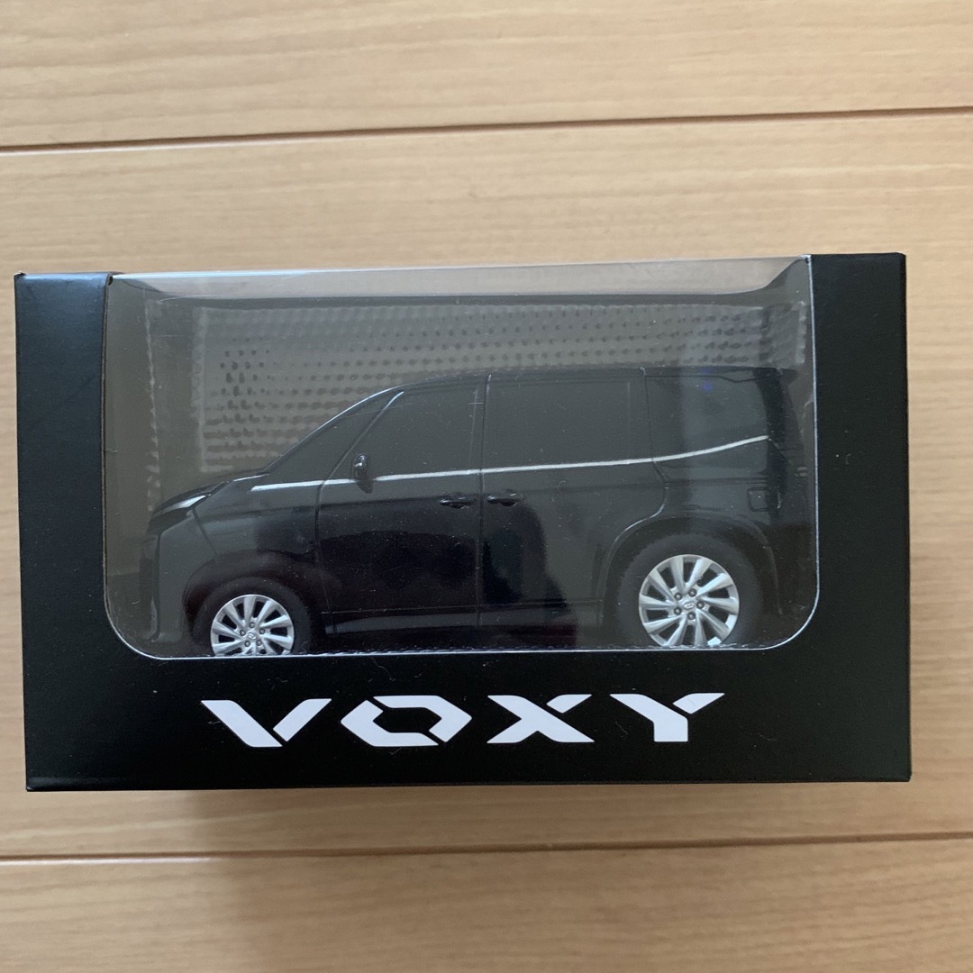 トヨタ(トヨタ)のトヨタ　VOXY  プルバックカー　ミニカー エンタメ/ホビーのコレクション(ノベルティグッズ)の商品写真