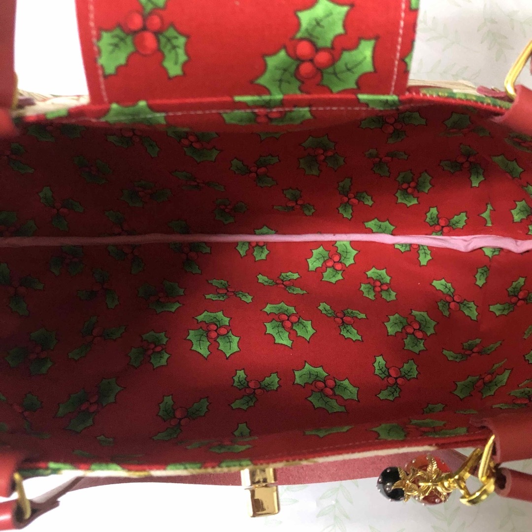 ロラライハリス☆クリスマスプードル刺繍☆大きめ形の綺麗なぷっくり
