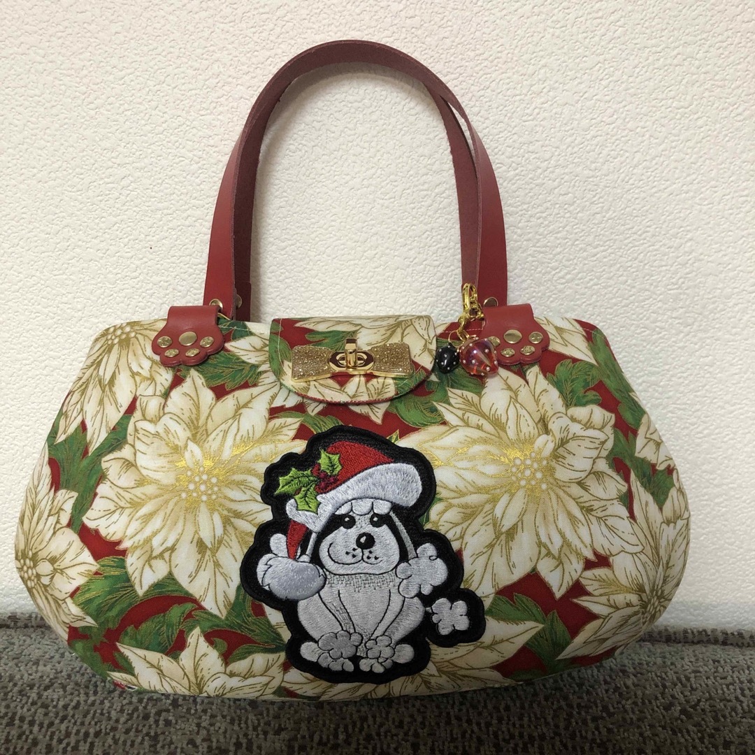 ロラライハリス☆クリスマスプードル刺繍☆大きめ形の綺麗なぷっくりぷっくりバッグ