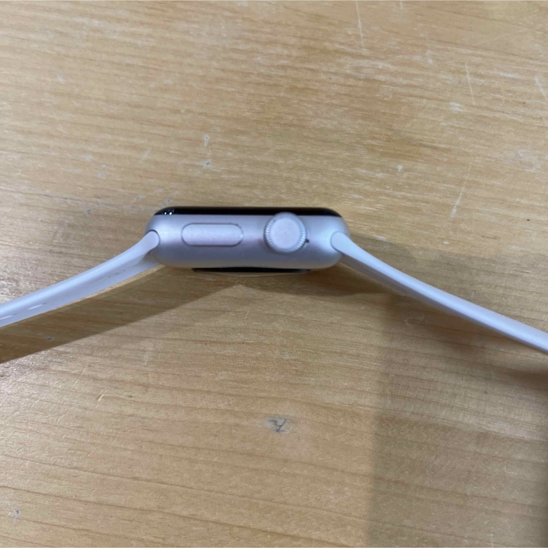 Apple Watch(アップルウォッチ)のアップルウォッチシリーズ3 38mm シルバー標準セット MYEY2J/A スマホ/家電/カメラのスマートフォン/携帯電話(その他)の商品写真