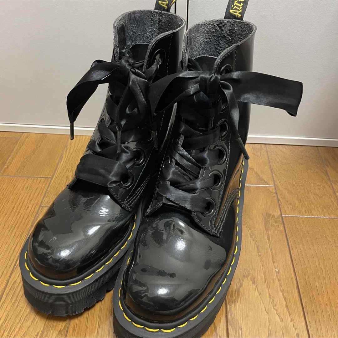 Dr.Martens(ドクターマーチン)のDr.Martens MOLLY 厚底 パテント レディースの靴/シューズ(ブーツ)の商品写真