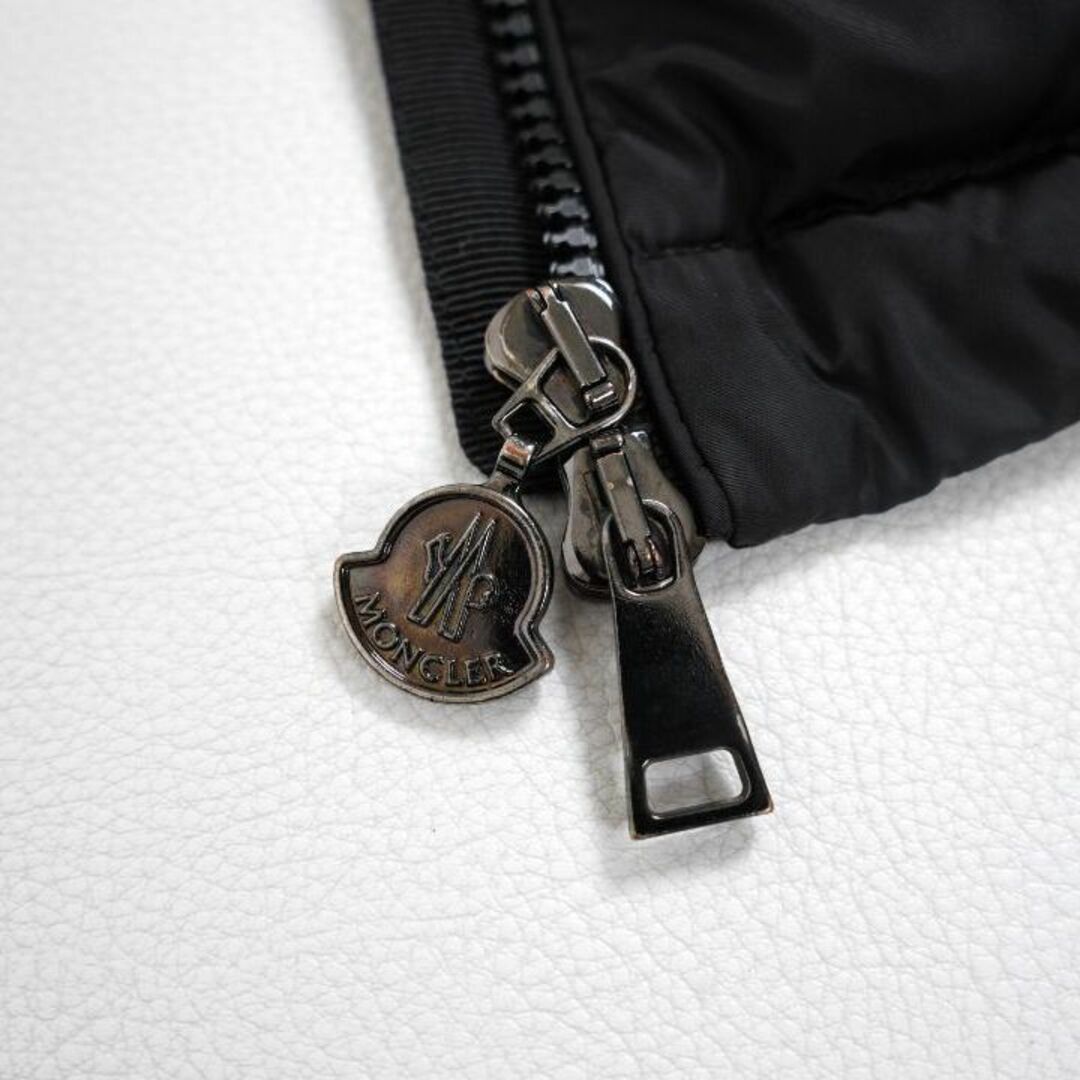 MONCLER(モンクレール)の定番モデル モンクレール フラメッテ ブラック サイズ1 国内正規品 レディースのジャケット/アウター(ダウンジャケット)の商品写真