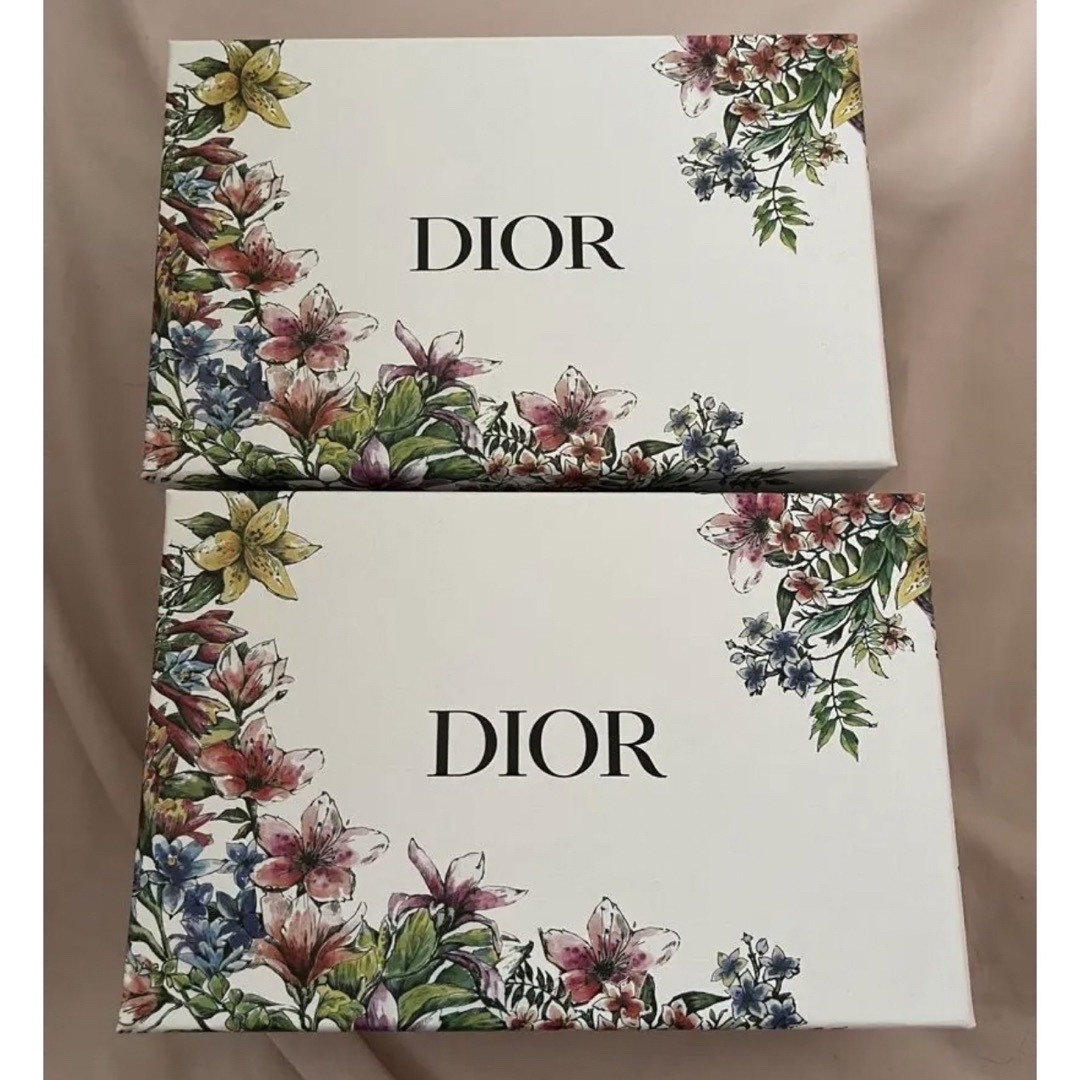 Dior(ディオール)のディオール DIOR ギフトボックス 限定　花 空き箱 エンタメ/ホビーのコレクション(ノベルティグッズ)の商品写真