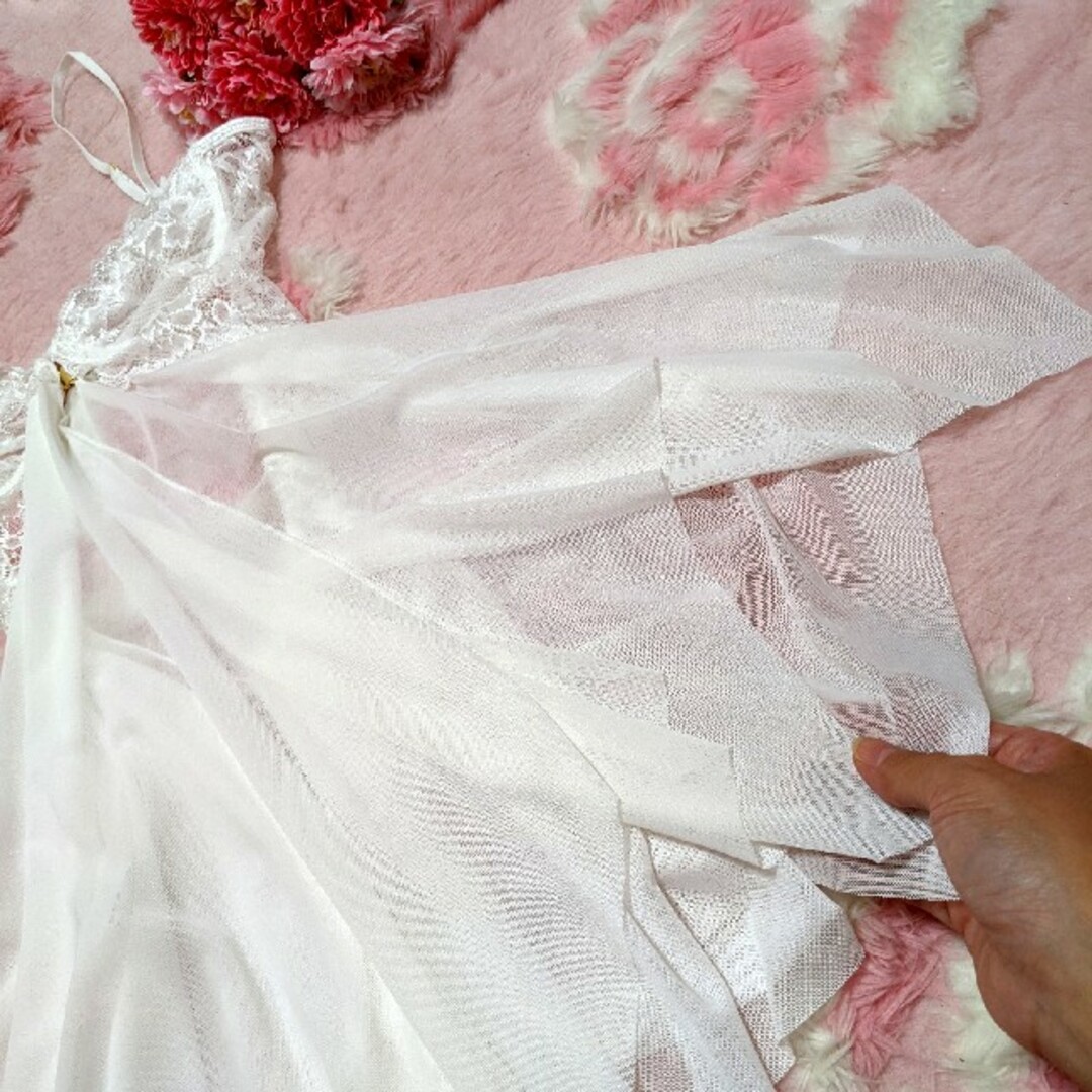 白❤花柄&ゴージャスレース❤柔らか♥ツルっとサラ♥裾❤ランダム♥スリップ♥部屋着 レディースのルームウェア/パジャマ(ルームウェア)の商品写真