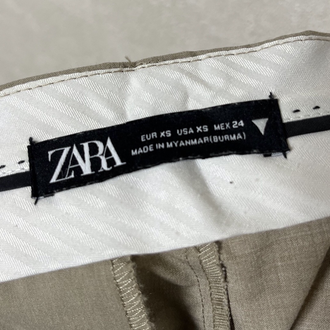 ZARA(ザラ)のZARA アシンメトリーウエスト フルレングス パンツ　XS レディースのパンツ(カジュアルパンツ)の商品写真