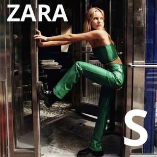 ザラ(ZARA)のZARA フェイクレザー カラーパンツ　グリーン　S 緑(カジュアルパンツ)