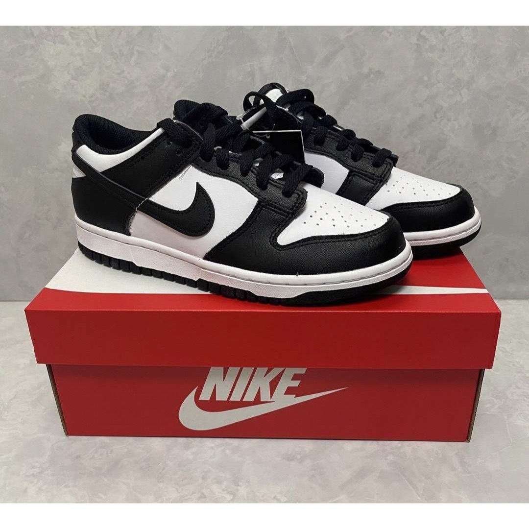 NIKE(ナイキ)の【新品】Nike GS Dunk Low "White/Black" PANDA レディースの靴/シューズ(スニーカー)の商品写真