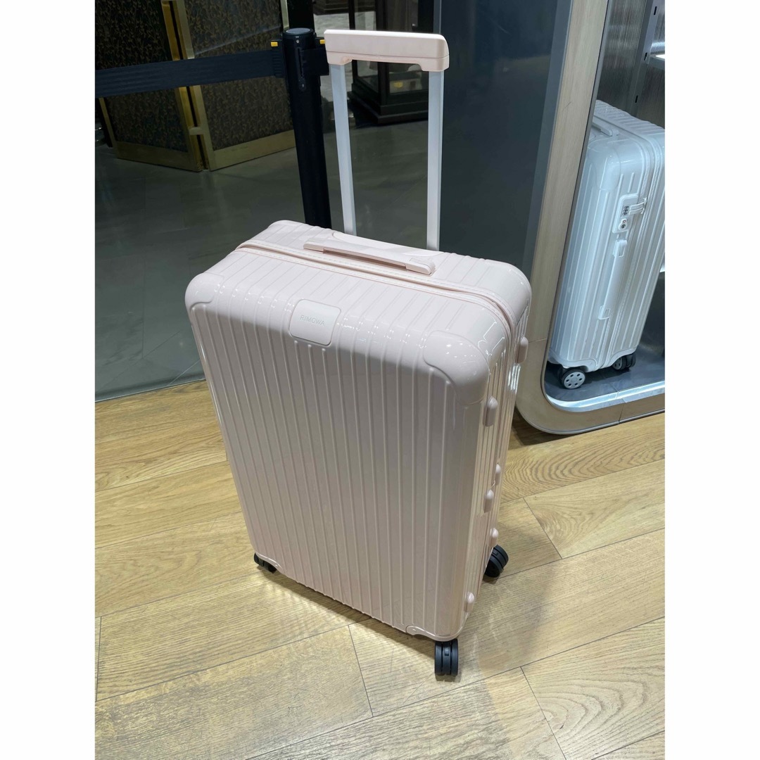 RIMOWA(リモワ)のRIMOWA  Petalピンク Essential Check-In L レディースのバッグ(スーツケース/キャリーバッグ)の商品写真