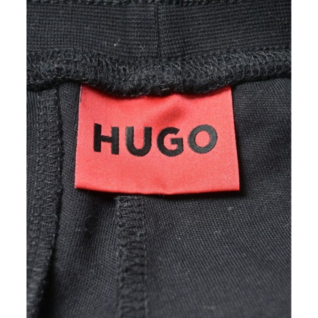 HUGO BOSS(ヒューゴボス)のHUGO BOSS ヒューゴボス ショートパンツ -(S位) 黒x赤 【古着】【中古】 メンズのパンツ(ショートパンツ)の商品写真