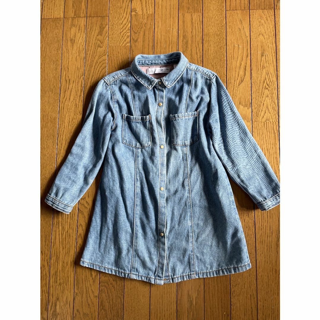 ZARA(ザラ)のB310★ザラ ベイビー ZARA BABY デニムワンピース 3-4歳 104 キッズ/ベビー/マタニティのキッズ服女の子用(90cm~)(ワンピース)の商品写真