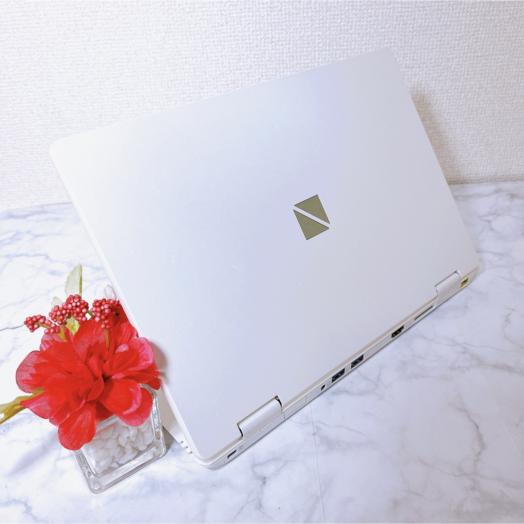 ✨人気の薄型✨カメラつき✨エクセルワード使える✨白ホワイトノートパソコン
