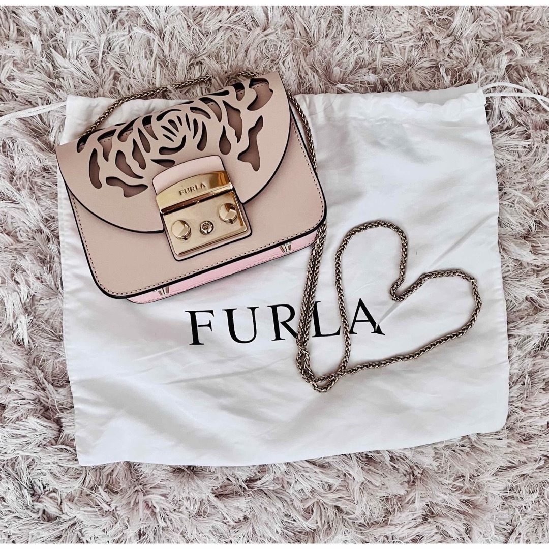 FURLA フルラ メトロポリス 芍薬モチーフ 切り絵クオイオレズィナートサイズ