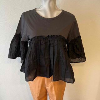 ダブルクローゼット(w closet)の【美品】Wcloset.フリルトップス(カットソー(半袖/袖なし))