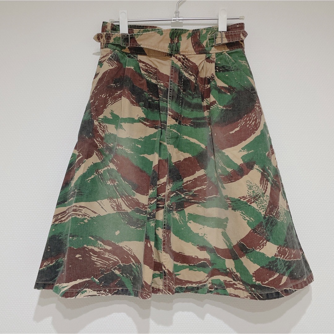 KIN(キン)のKIN カモフラージュ柄コットンフレアスカート レディースのスカート(ひざ丈スカート)の商品写真