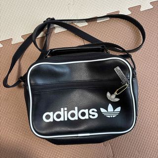 アディダス(adidas)のadidas肩掛けバッグ(ショルダーバッグ)