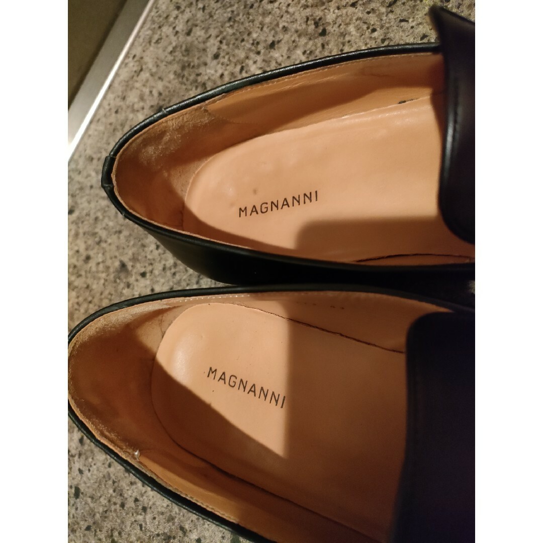 MAGNANNI(マグナーニ)のMAGNANNI マグナーニ ブラック 革靴  28cm メンズの靴/シューズ(スリッポン/モカシン)の商品写真